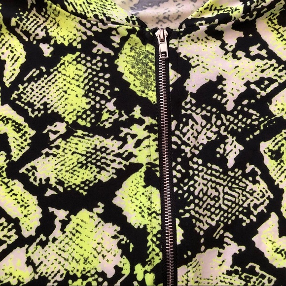 Neon snake zipper crop top - Picture 2 of 6
